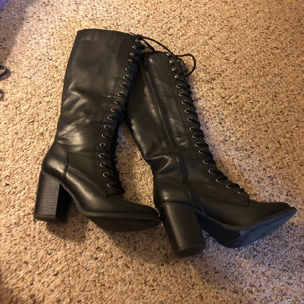 Black heeled winter boots - Picture 2 of 3